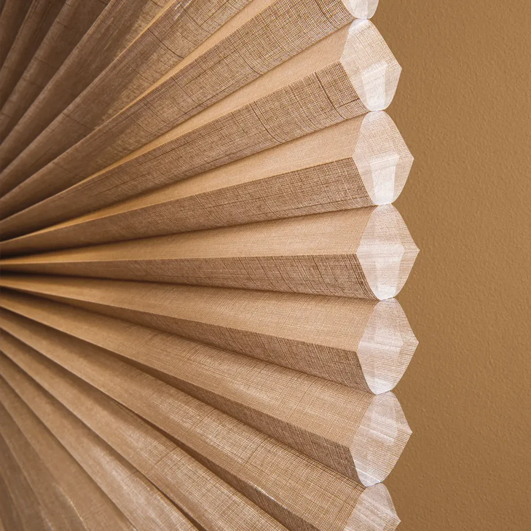 2013_DU_Batiste-Semi-Sheer_Fabric-Detail_Rich-Mocha-1.webp